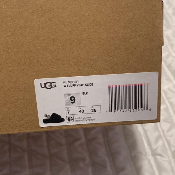 Brand new ugh slippers - Picture 3 of 3
